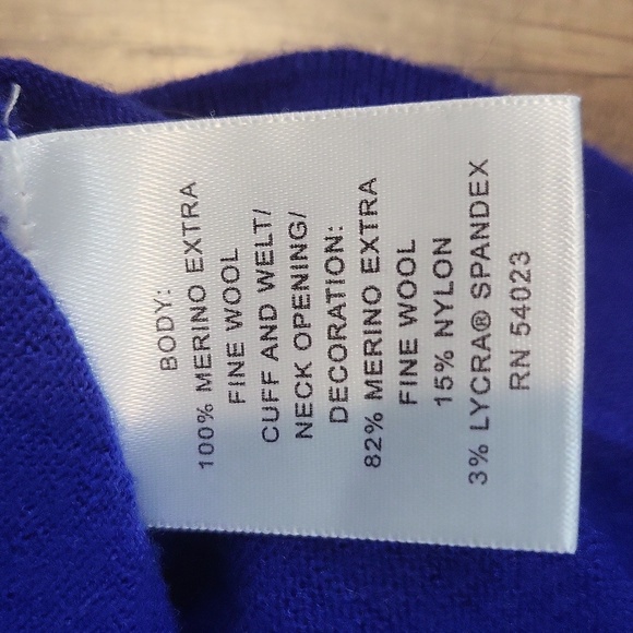 BANANA REPUBLIC Blue Extra Fine Merino Wool Ruffle V-neck 3/4 Sleeve Sweater - Picture 9 of 11